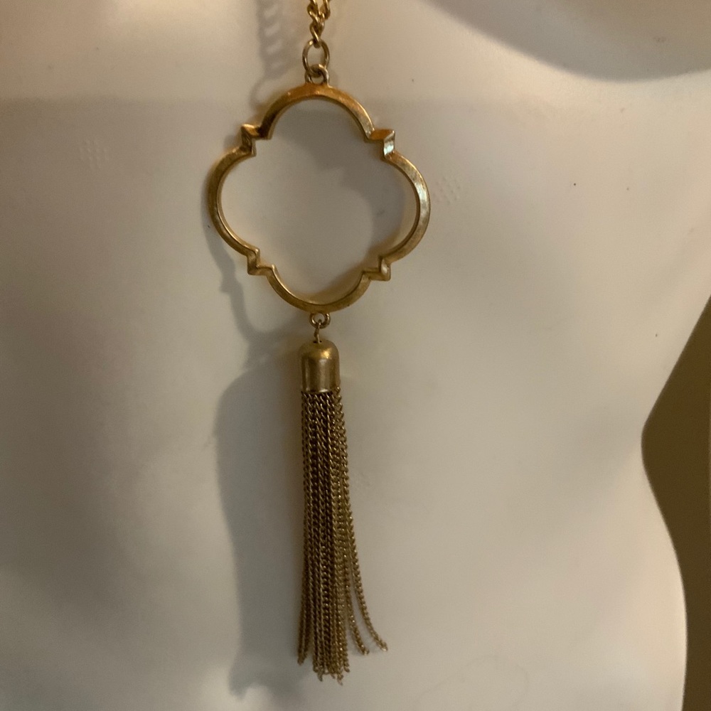 Gold tassel necklace - Picture 2 of 2